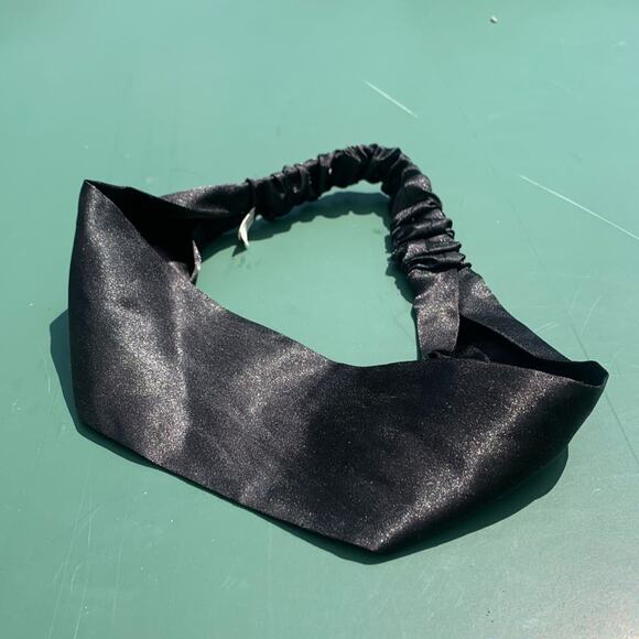 Thick satin like smooth stretchy headband - Picture 3 of 3